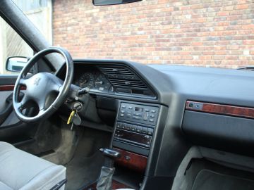 Peugeot 605